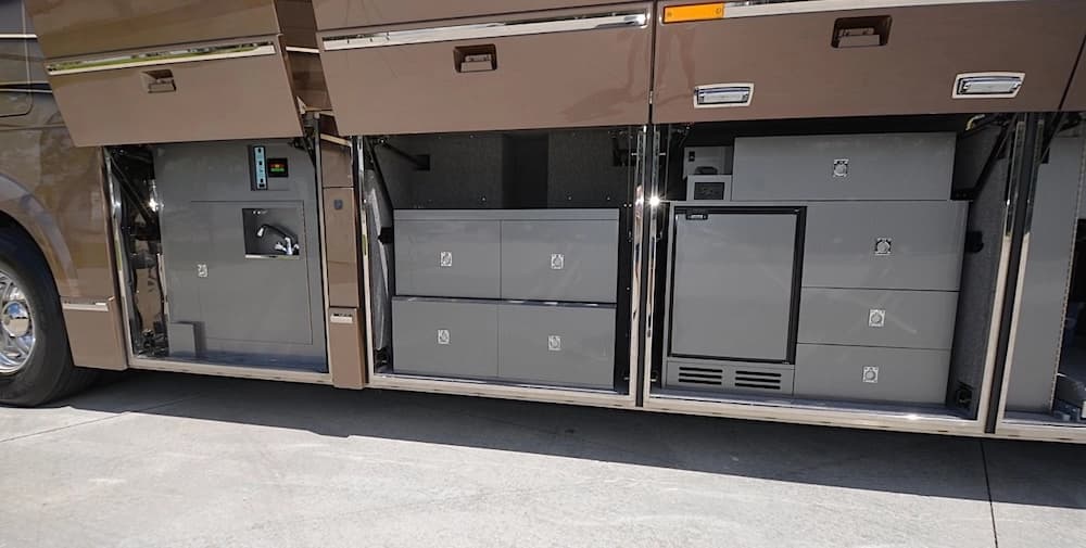 2015 Prevost Liberty Elegant Lady H3-45 Motorcoach - Image 8