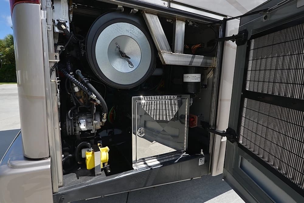 2015 Prevost Liberty Elegant Lady H3-45 Motorcoach - Image 10