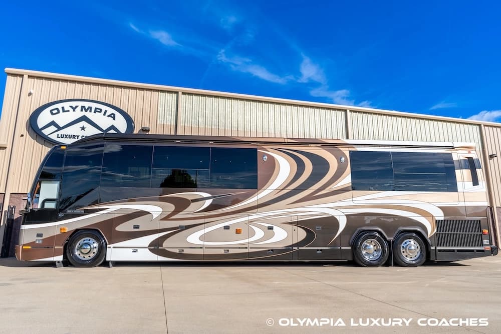 2012 Prevost Millennium H3-45 Motorcoach - Image 2
