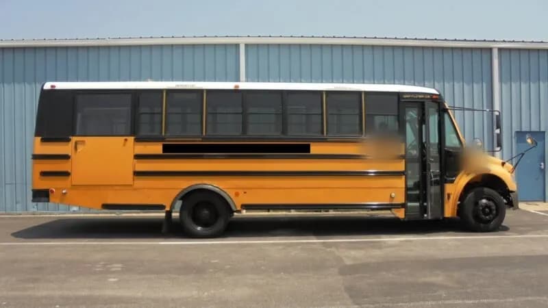 2010 Freightliner Thomas Cutaway School Bus - Image 2