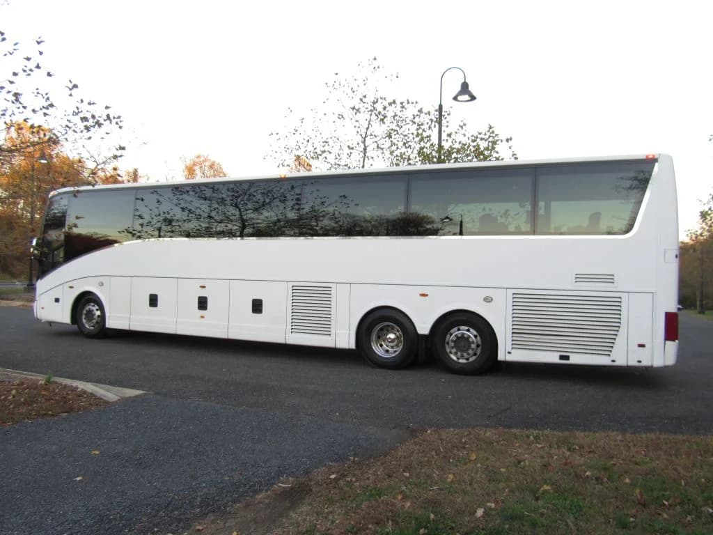 2011 Van Hool T2145 53P Coach - Image 4