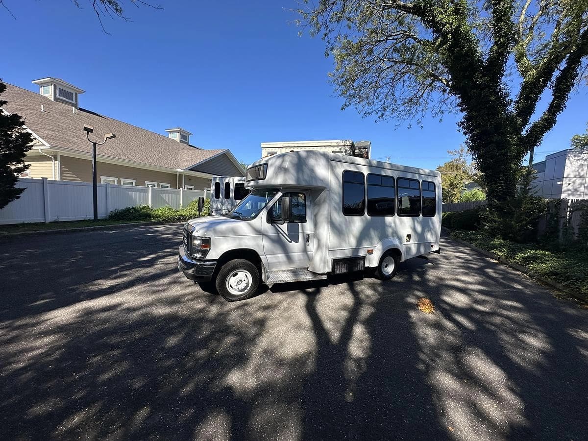 2016 Ford E350 Non CDL ADA Shuttle Bus - Image 11