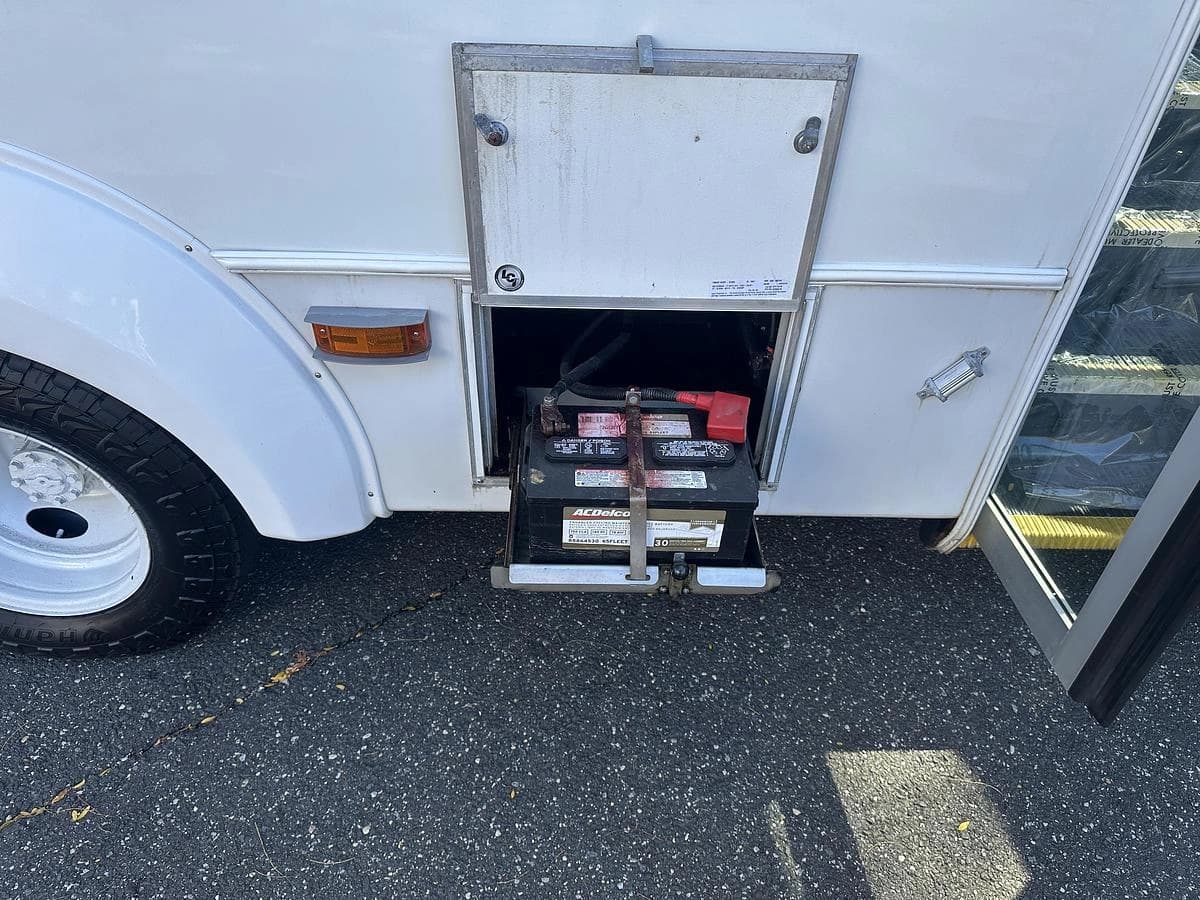 2016 Ford E350 Non CDL ADA Shuttle Bus - Image 12