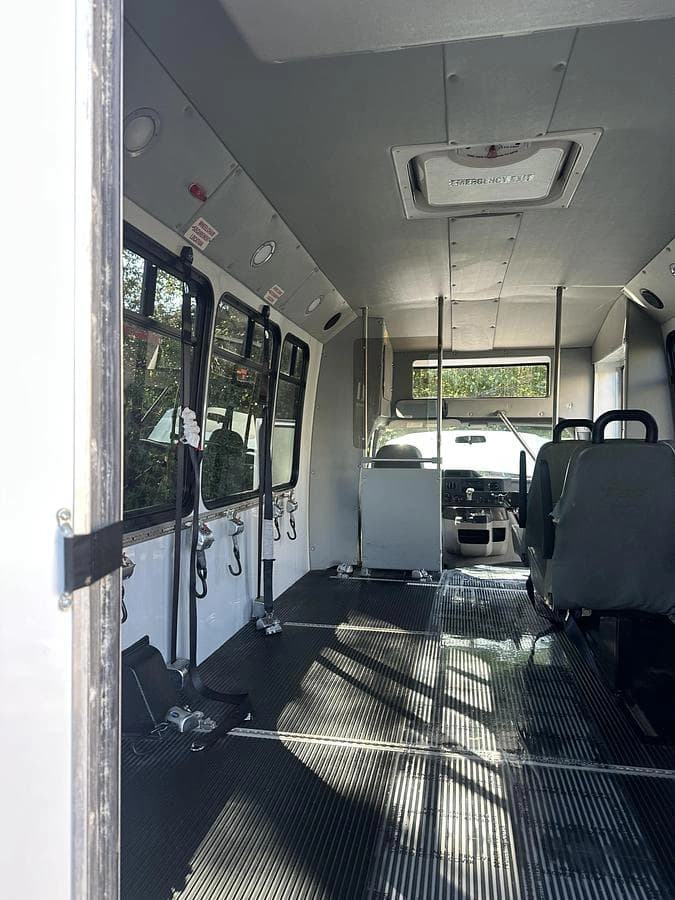 2016 Ford E350 Non CDL ADA Shuttle Bus - Image 14