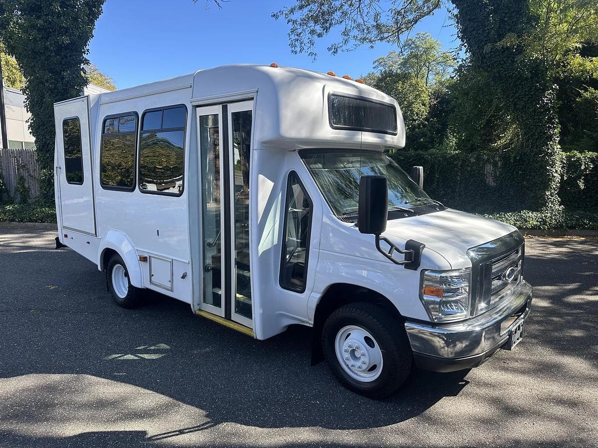 2016 Ford E350 Non CDL ADA Shuttle Bus - Image 16