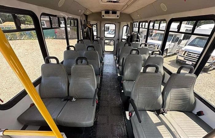 2016 Ford E450 ADA Shuttle Bus - Image 10
