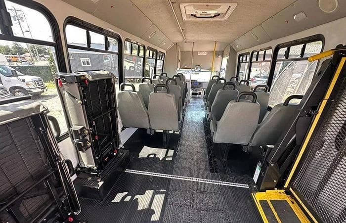 2016 Ford E450 ADA Shuttle Bus - Image 12