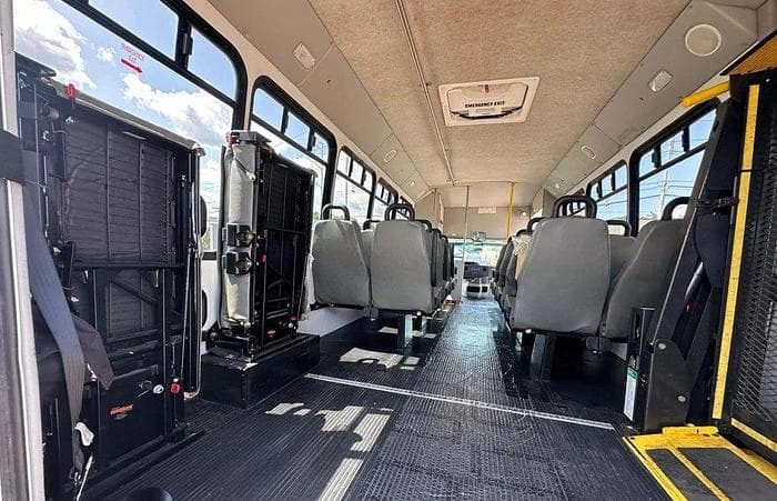 2016 Ford E450 ADA Shuttle Bus - Image 15