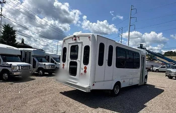 2016 Ford E450 ADA Shuttle Bus - Image 16