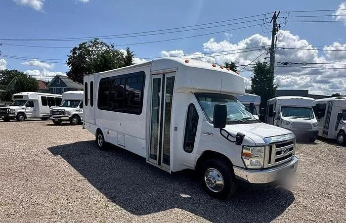 2016 Ford E450 ADA Shuttle Bus - Image 22
