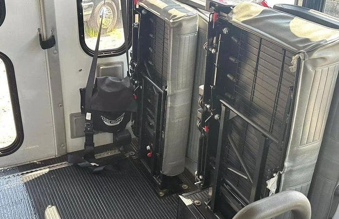 2016 Ford E450 ADA Shuttle Bus - Image 7