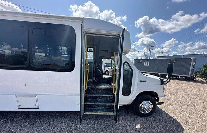 2016 Ford E450 ADA Shuttle Bus - Image 3