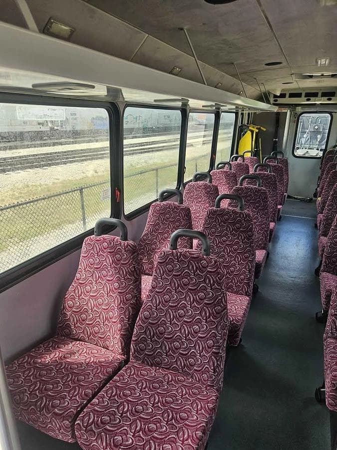 2012 Ford F550 Glaval ADA Shuttle Bus - Image 5