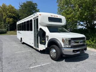 2018 Ford F550 Super Duty bus