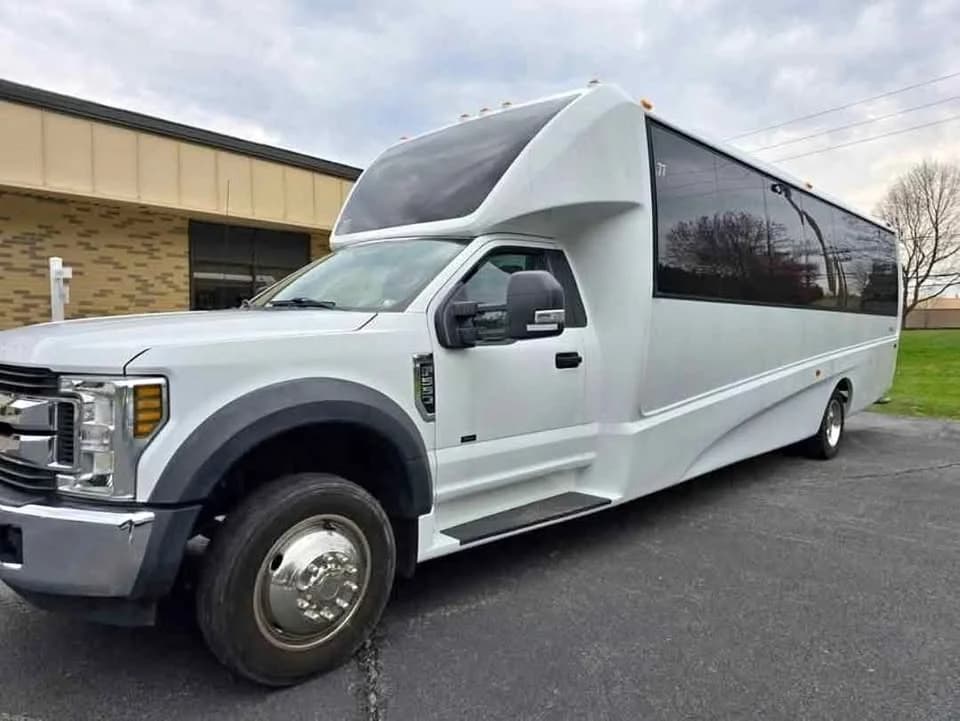 2020 Ford F-550 Grech 30P Shuttle - Image 1