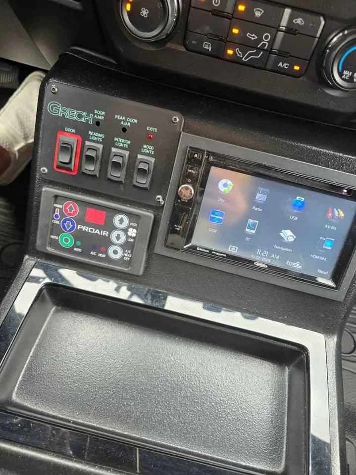 2020 Ford F-550 Grech 30P Shuttle - Image 7