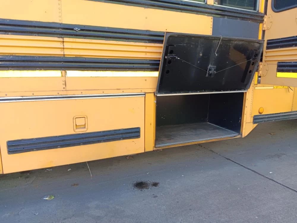 2004 BlueBird American RE - Image 12