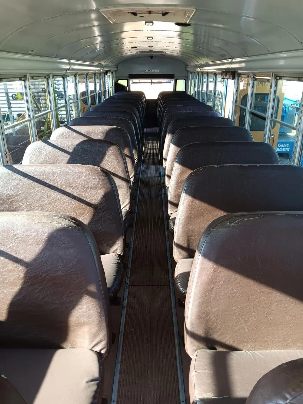 2004 BlueBird American RE - Image 17