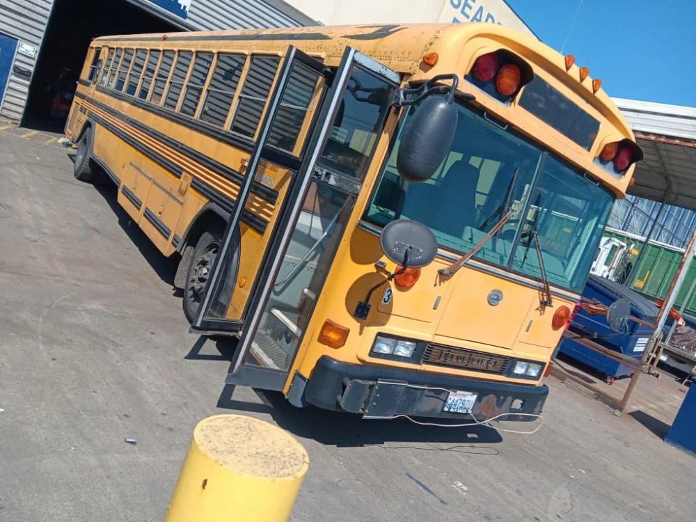 2004 BlueBird American RE - Image 6