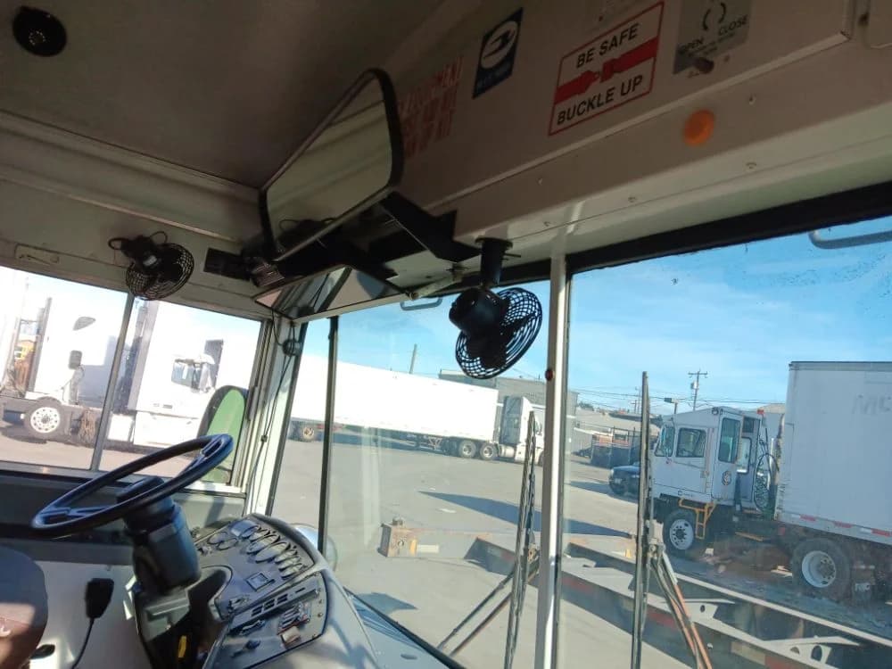 2004 BlueBird American RE - Image 9