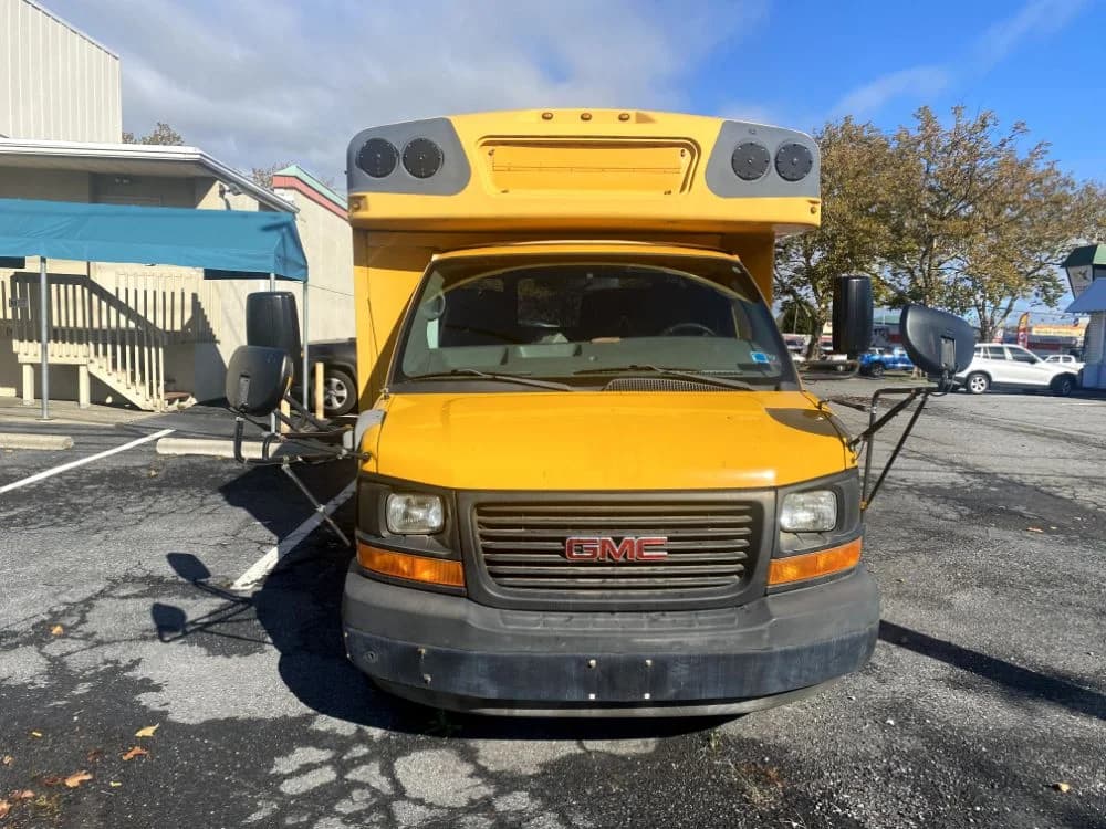 2011 Chevy 4500 24P - Image 2