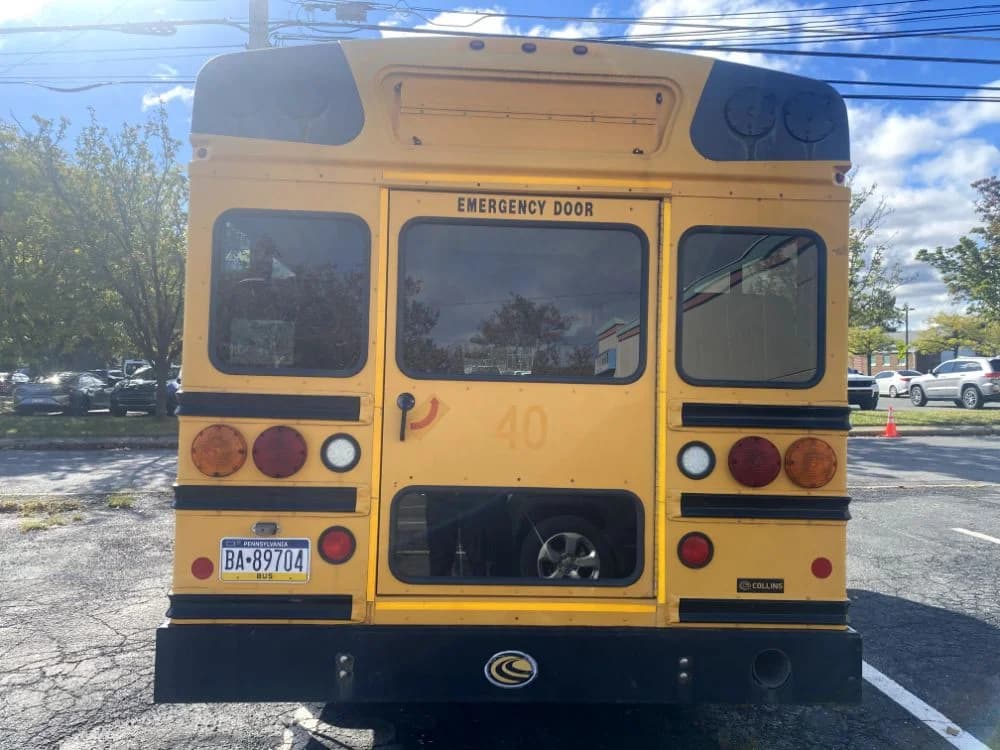 2011 Chevy 4500 24P - Image 3