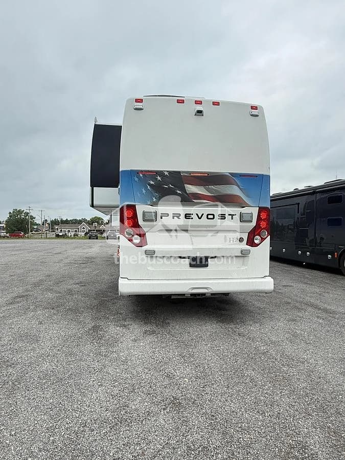 2012 Prevost H3-45 - Image 3