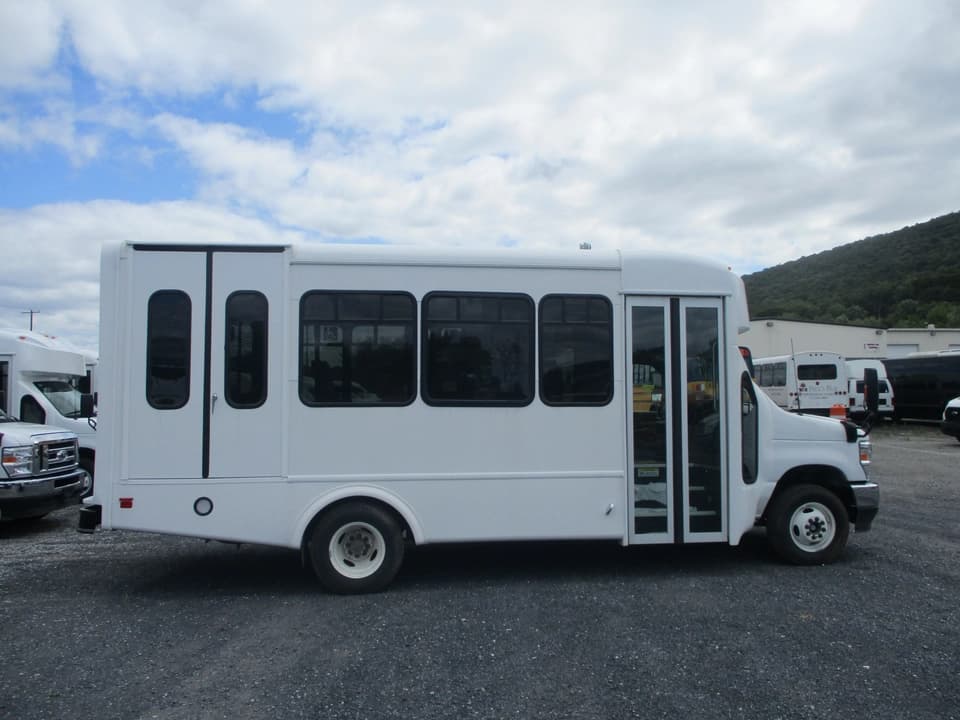 2024 Ford E450 ElDorado Advantage ADA Shuttle Bus - Image 11