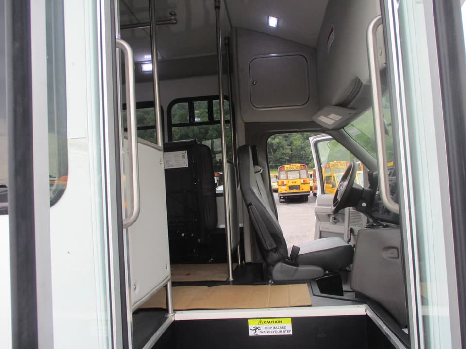 2024 Ford E450 ElDorado Advantage ADA Shuttle Bus - Image 16