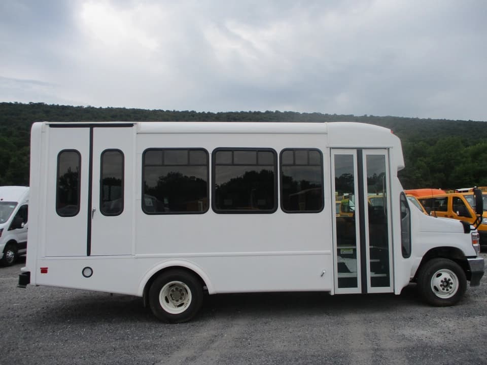 2024 Ford E450 ElDorado Advantage ADA Shuttle Bus - Image 4