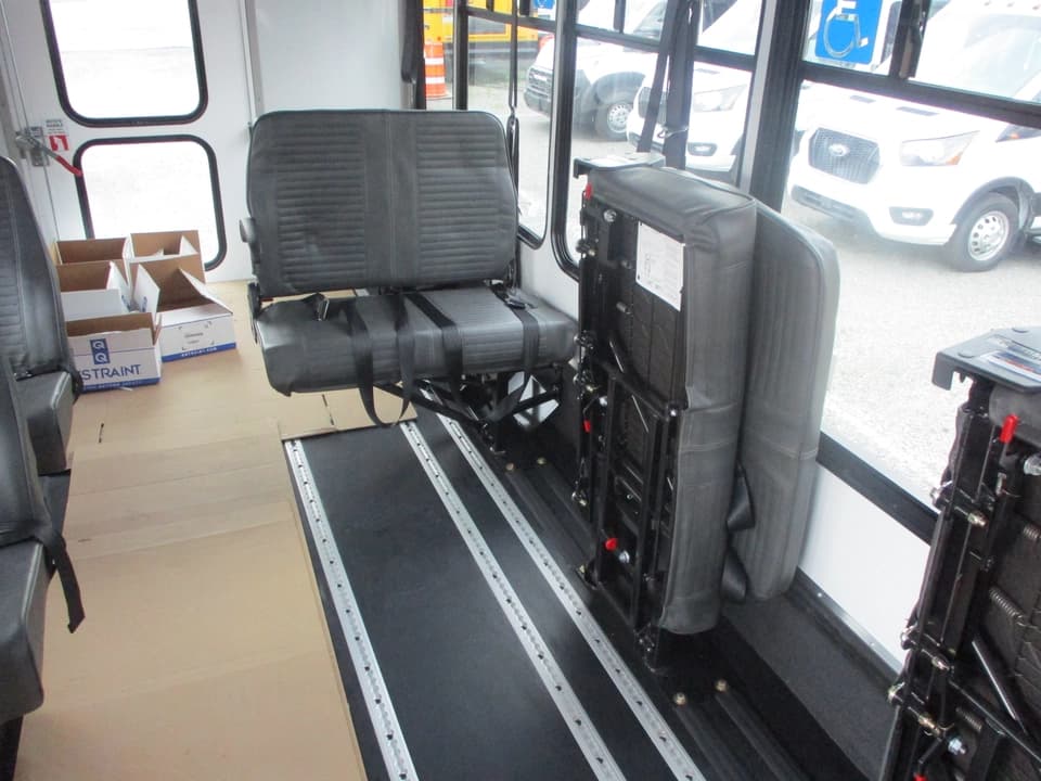 2024 Ford E450 ElDorado Advantage ADA Shuttle Bus - Image 33