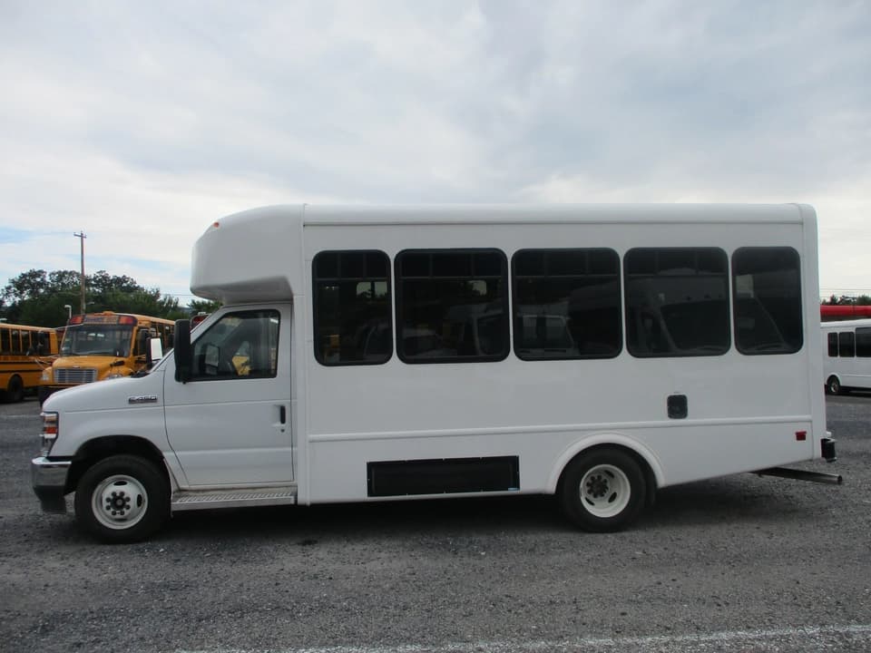 2024 Ford E450 ElDorado Advantage ADA Shuttle Bus - Image 5