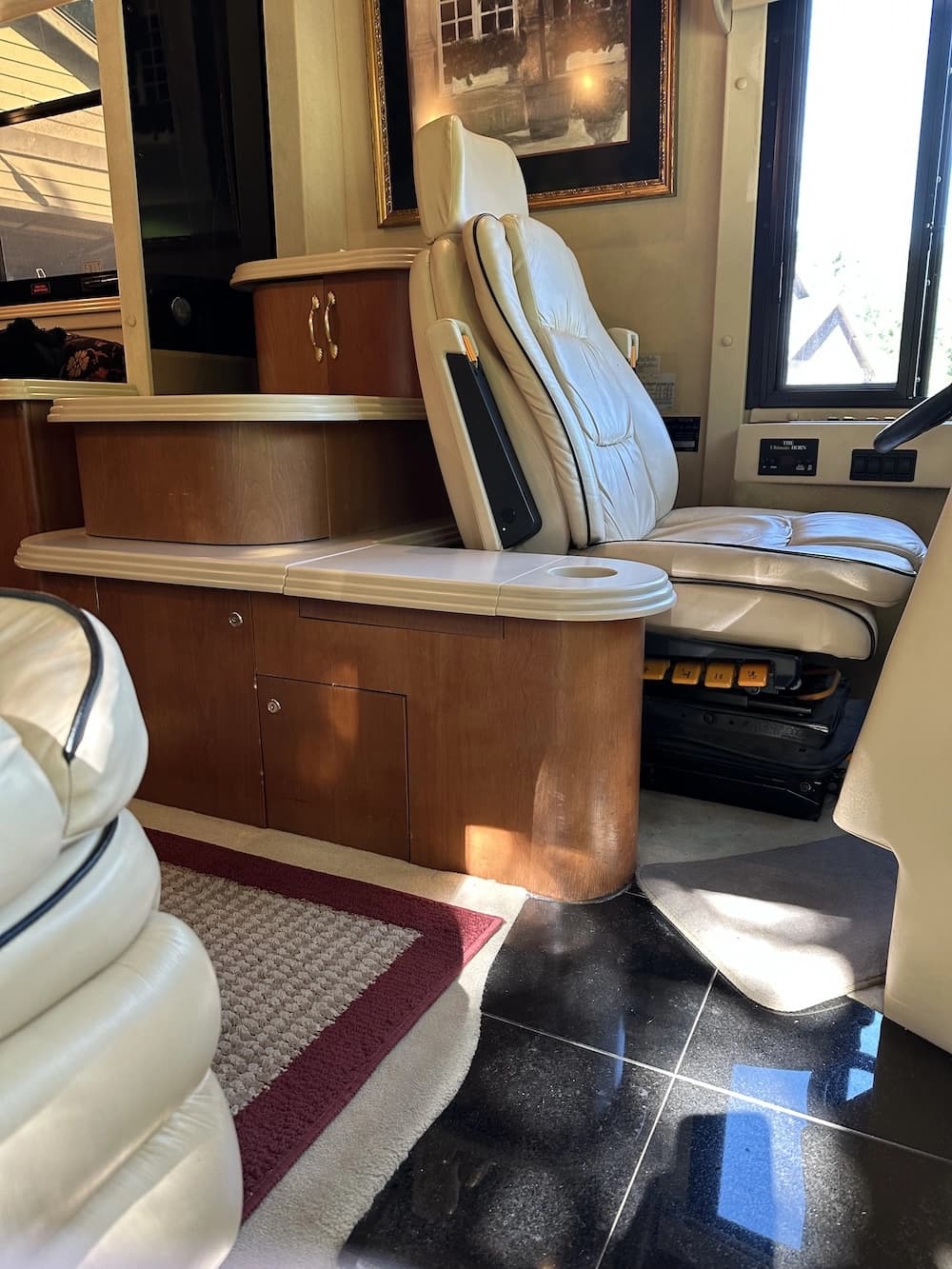 2001 Prevost Country Coach XL Motorhome - Image 14
