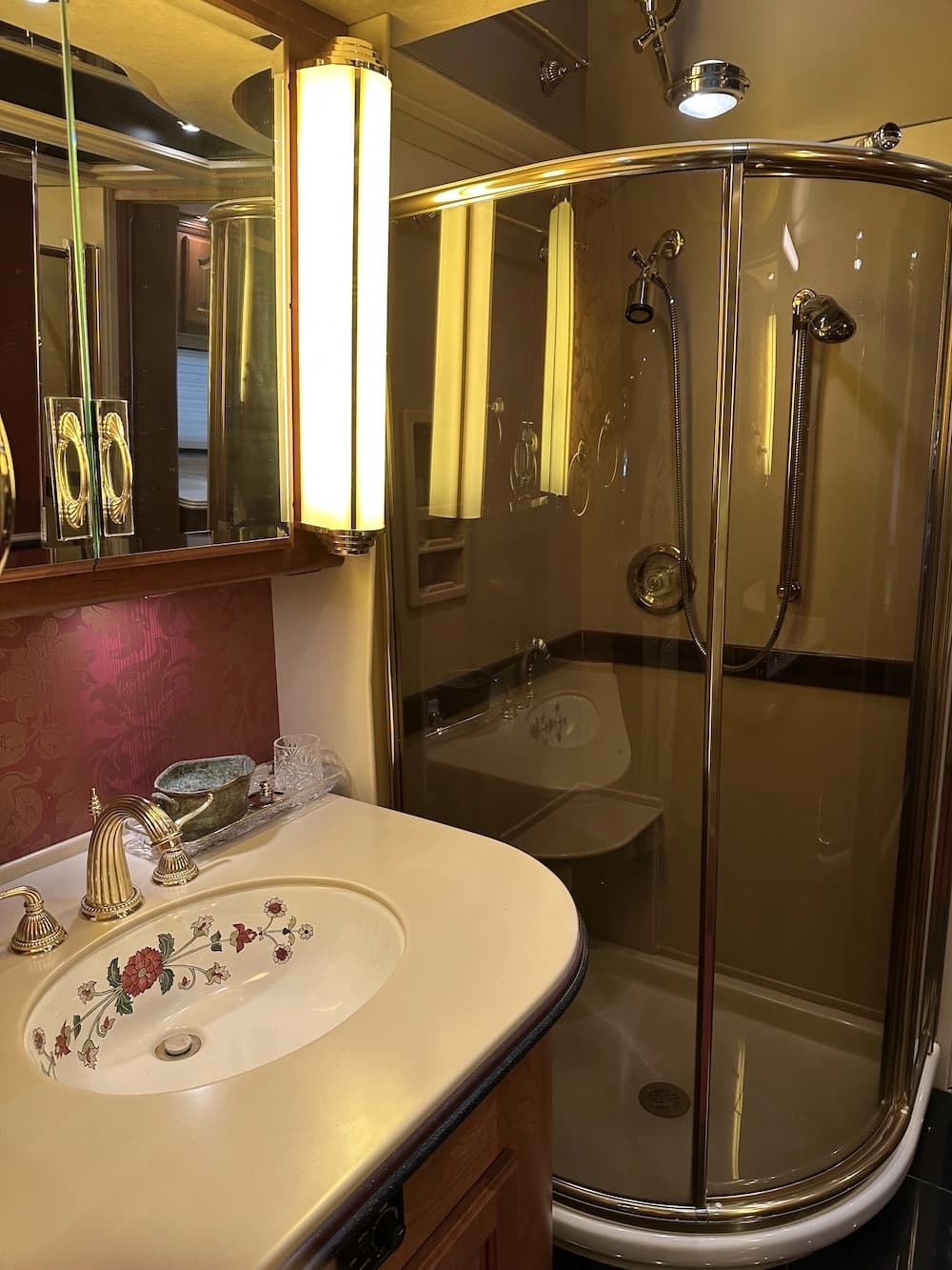 2001 Prevost Country Coach XL Motorhome - Image 15