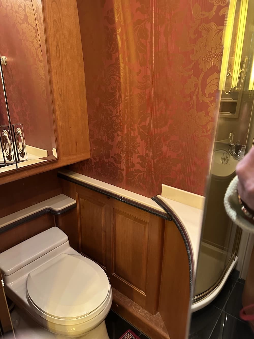 2001 Prevost Country Coach XL Motorhome - Image 17