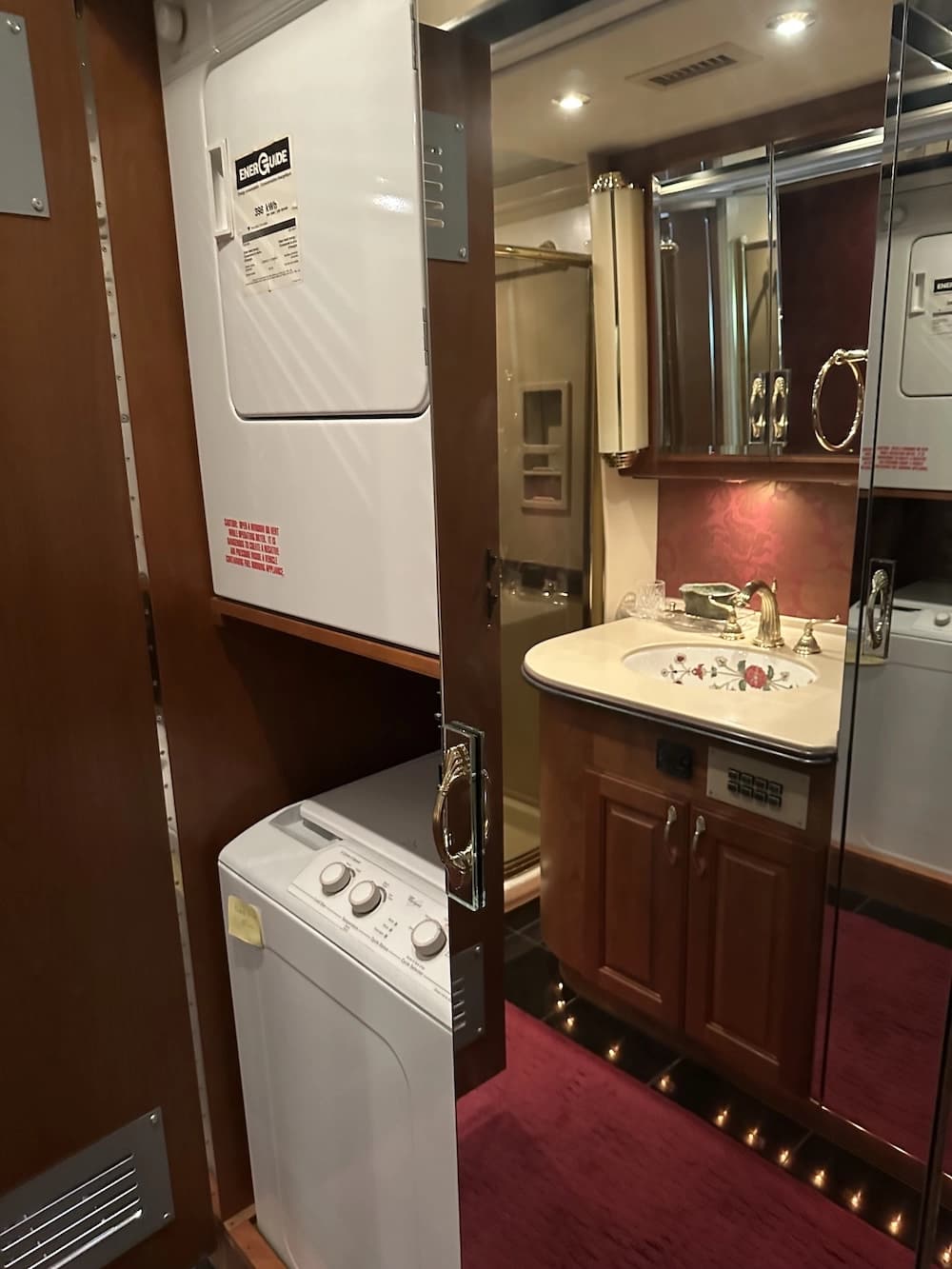 2001 Prevost Country Coach XL Motorhome - Image 23
