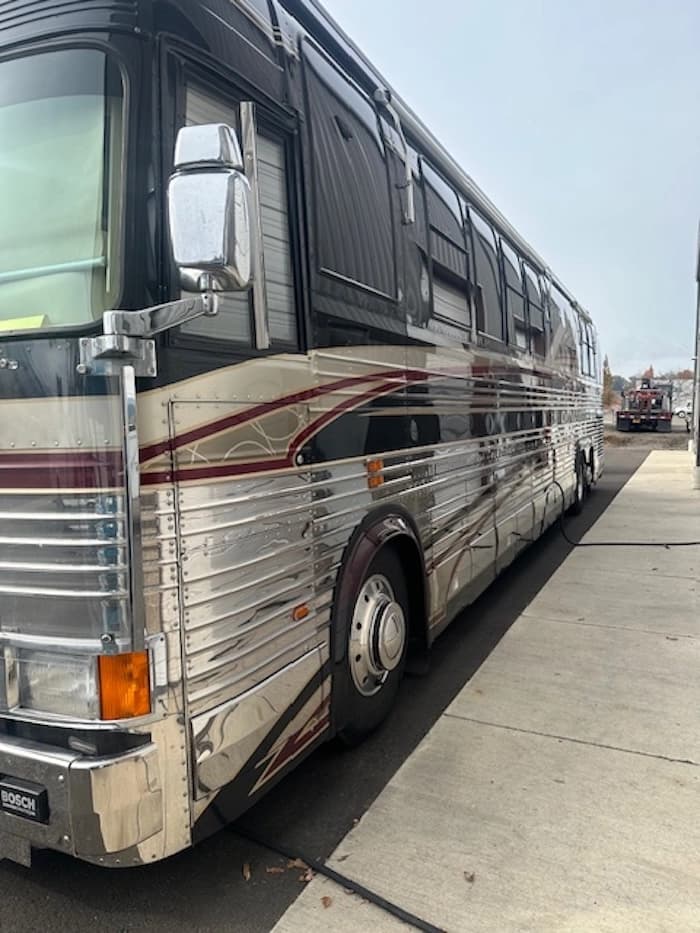 2001 Prevost Country Coach XL Motorhome - Image 5