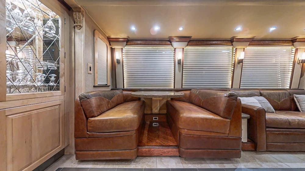 2006 Prevost Royale XLII Coach - Image 12