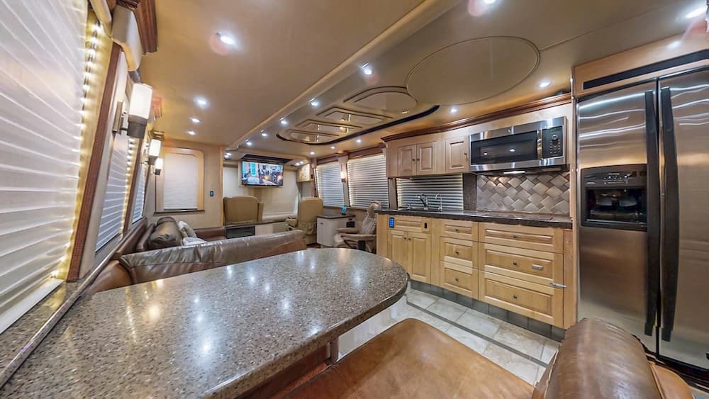 2006 Prevost Royale XLII Coach - Image 13