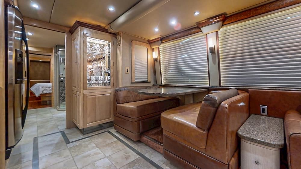 2006 Prevost Royale XLII Coach - Image 15