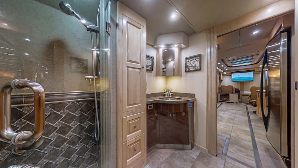 2006 Prevost Royale XLII Coach - Image 16