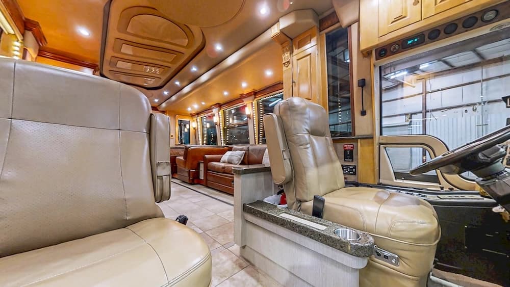 2006 Prevost Royale XLII Coach - Image 3