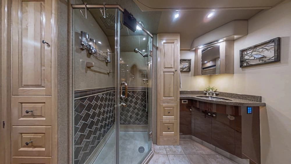 2006 Prevost Royale XLII Coach - Image 22