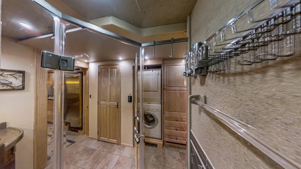 2006 Prevost Royale XLII Coach - Image 23