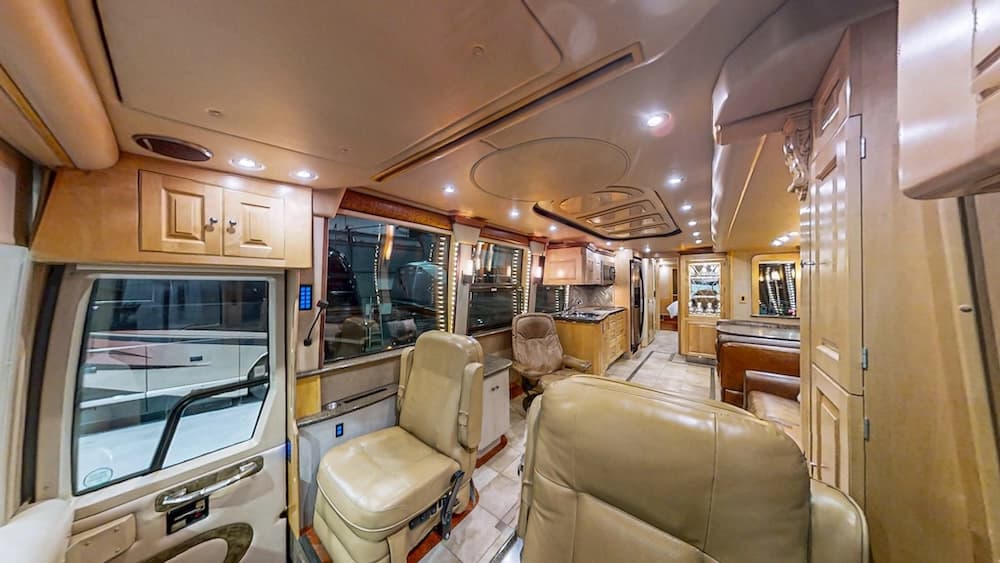 2006 Prevost Royale XLII Coach - Image 4