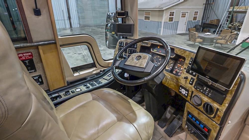 2006 Prevost Royale XLII Coach - Image 38