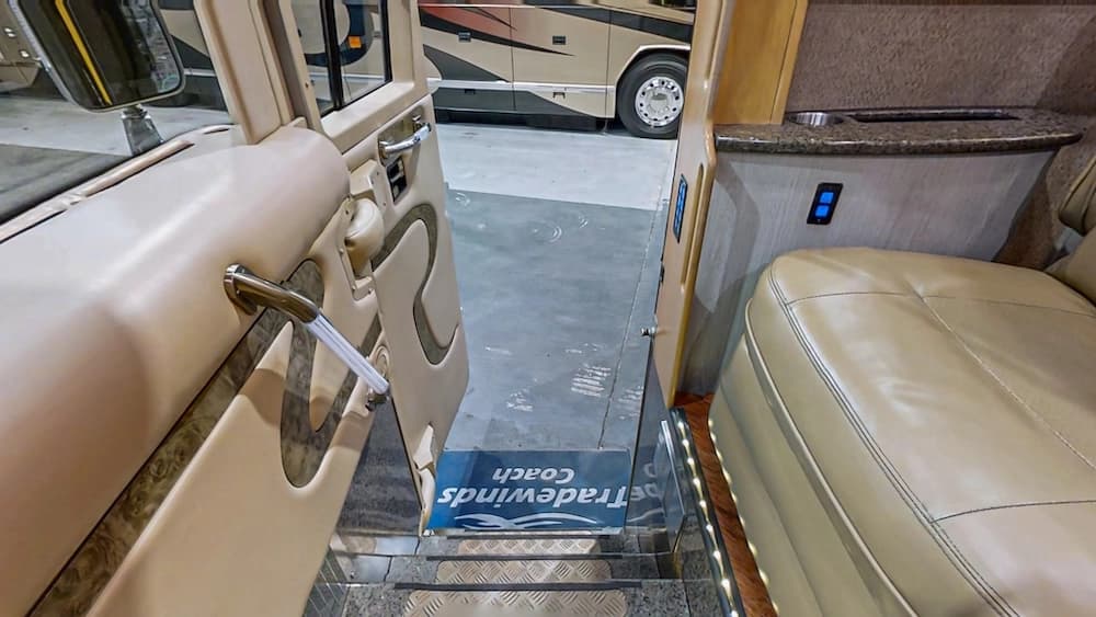 2006 Prevost Royale XLII Coach - Image 39
