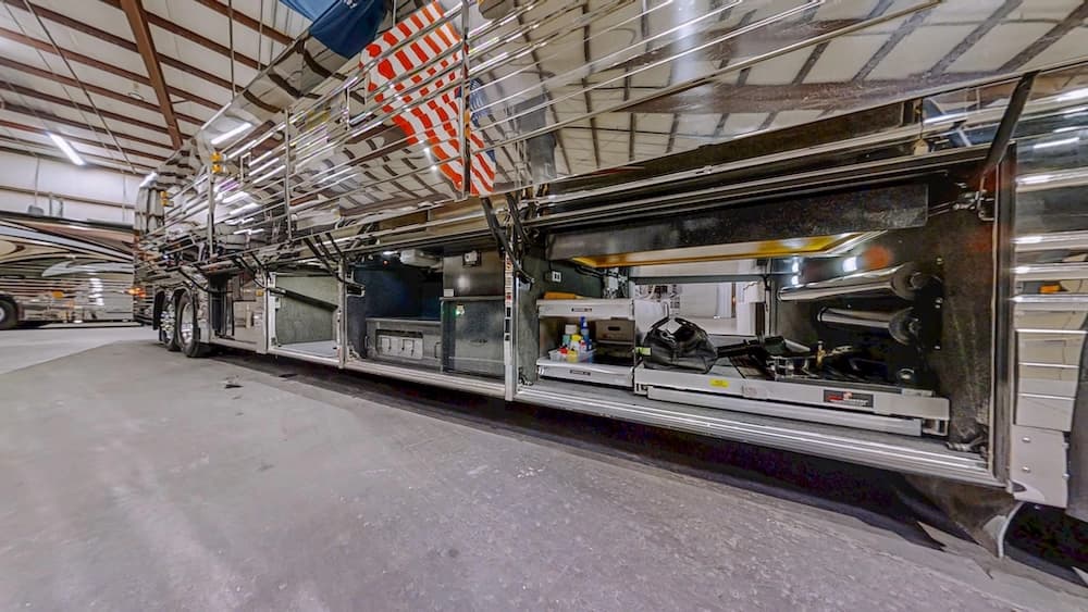 2006 Prevost Royale XLII Coach - Image 42