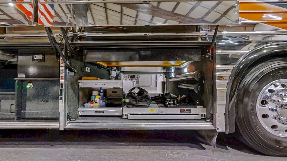 2006 Prevost Royale XLII Coach - Image 43