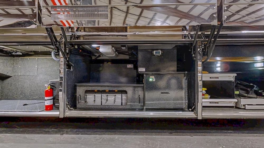 2006 Prevost Royale XLII Coach - Image 44